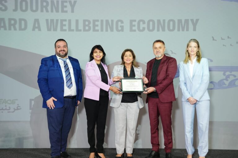 مستقبل مزدهر: تقرير جديد يسلّط الضوء على إمكانات دولة الإمارات في ريادة التحوّل نحو اقتصاد متجدد مستلهم من الطبيعة